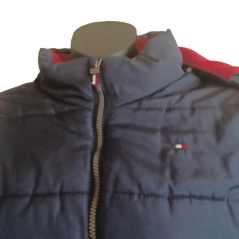 𝅺tommy Hilfiger navy blue jacket. Size 14/ 16 kids size. Warm  winter coat.